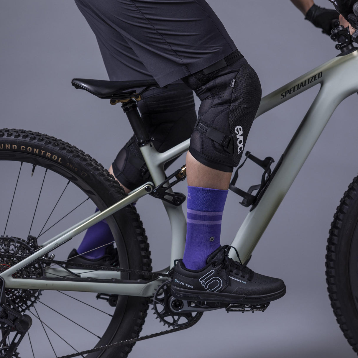 EVOC | Knee Protector LS Flex Enduro - Bei 2-Cycle GmbH Freiburg entdecken!