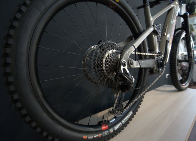 Santa Cruz Vala C LARGE 90-KIT GRAY - Demo Bike